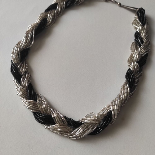 Braided necklace 57 cm like new, black and silver