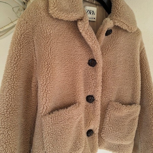 Zara short beige jacket like new with brown buttons and pockets
