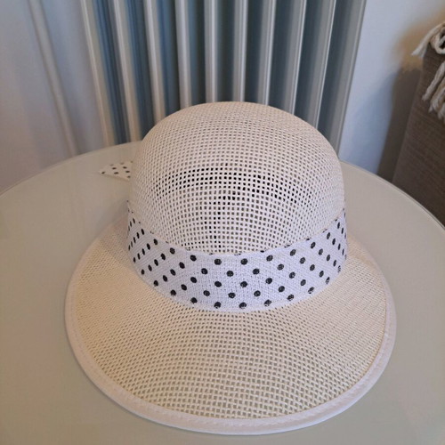 Hat like new, size 55