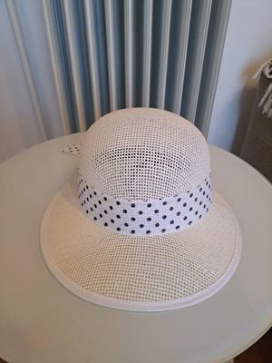 Hat like new, size 55
