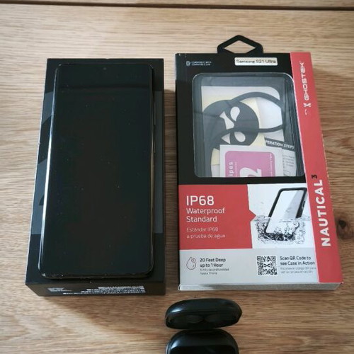 Samsung Galaxy S21 Ultra black like new, 128G, with earphones and waterproof case