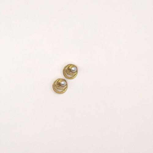 Vintage round clip-on earrings with pearl, gold color