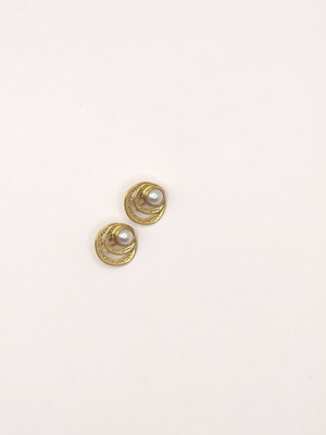 Vintage round clip-on earrings with pearl, gold color