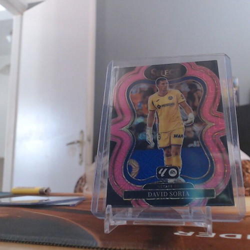 2025-26 Panini Select La Liga David Soria Mezzanine Pink Mojo Prizm card like new