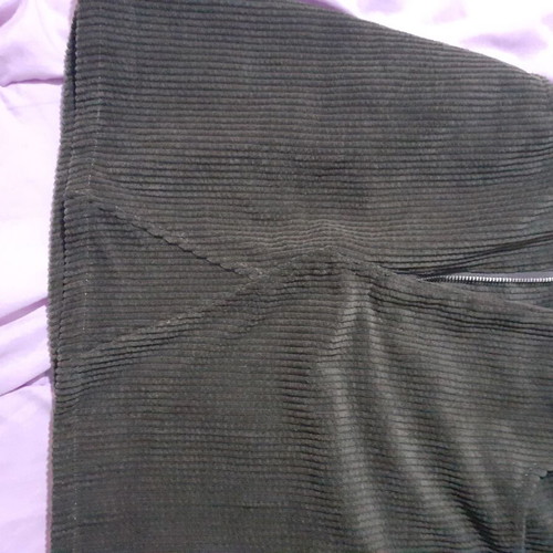 Mini corduroy skirt new in khaki with zipper and button, size S