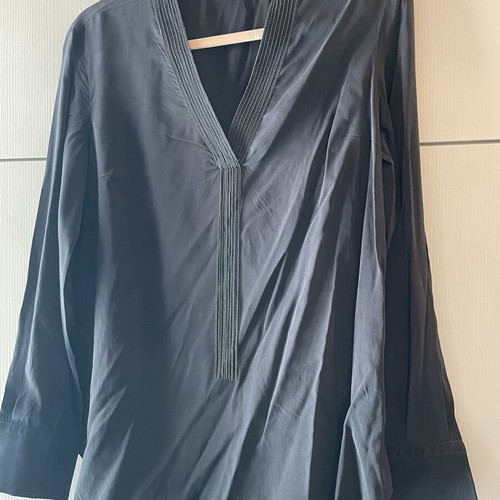 Shirt like new, beautiful and unique