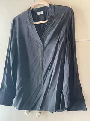 Shirt like new, beautiful and unique