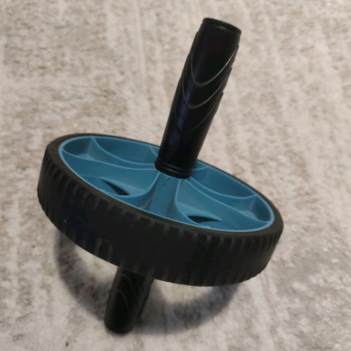 Fitness wheel like new for training back, chest, arms, abs, and legs