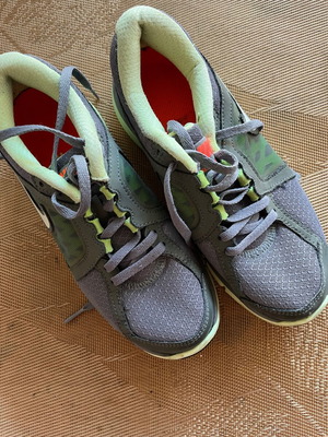 Nike Dual Fusion 36 athletic shoes like new, gray