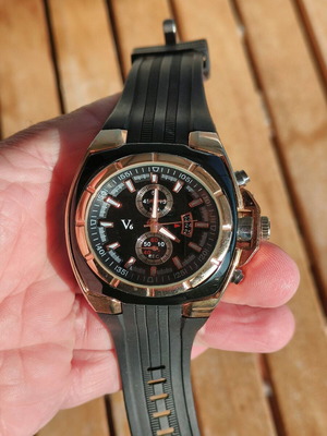 Men's watch new battery-powered