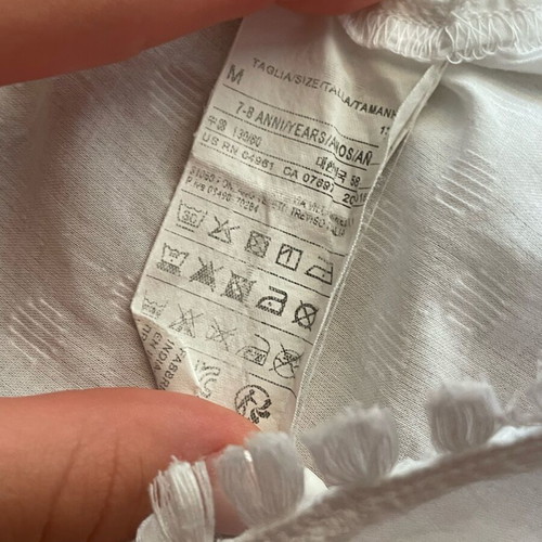 Benetton girls' t-shirt like new, white with colorful embroidery