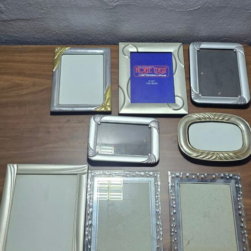 Set of 8 decorative frames like new