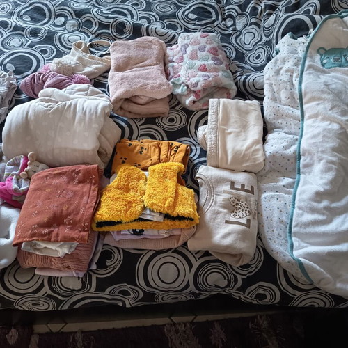 Baby items like new, including Lorelli 2-in-1 stroller and travel crib