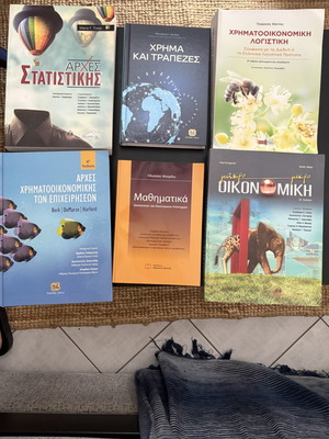 Economics university books new, set of 30