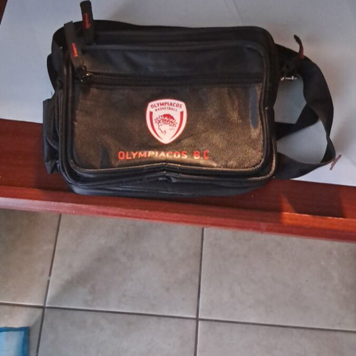 Olympiacos Crossbody Bag like new with Logo