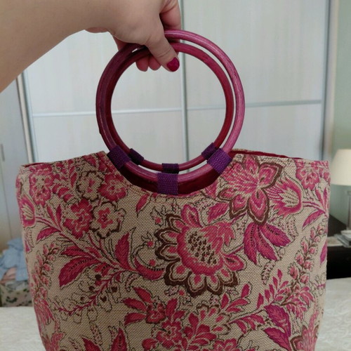 Summer handbag like new with wooden handles and embroidery