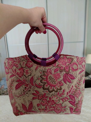 Summer handbag like new with wooden handles and embroidery