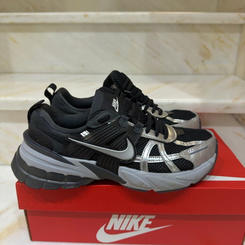 Nike V2K run athletic shoes like new, size 40.5, black and silver