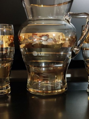 Serving Pitcher Set with 4 Vintage Glasses like new