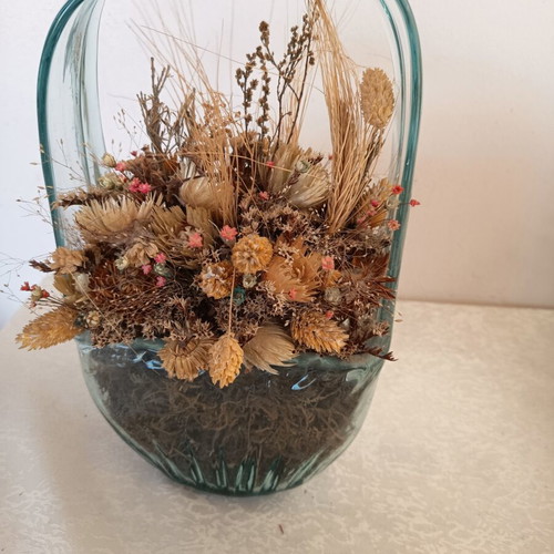 Decorative arrangement with dried flowers in glass vase, like new, 28 cm