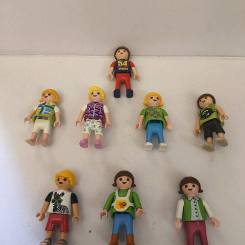 Playmobil 8 pcs children figures like new