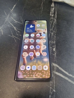 Samsung Z Fold 5 256 GB with internal screen issue
