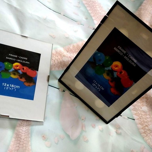 Set of 2 Photo Frames 13x18cm New, Plastic and Wooden