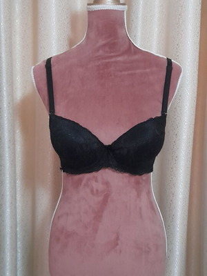 Black lace bra small 75B like new, padded support
