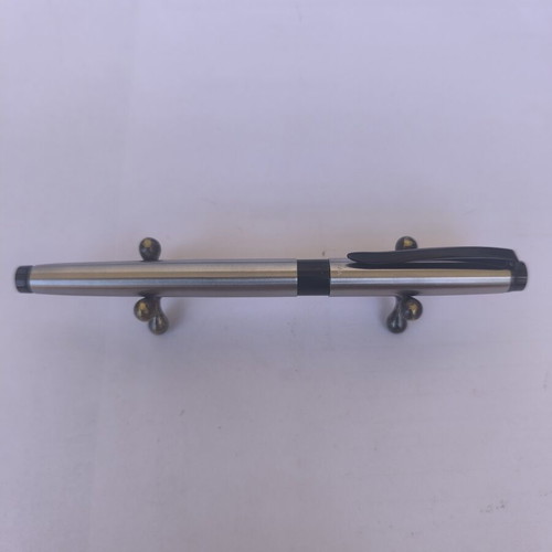 Pelikan Celebry pen stainless steel, like new, needs ink refill