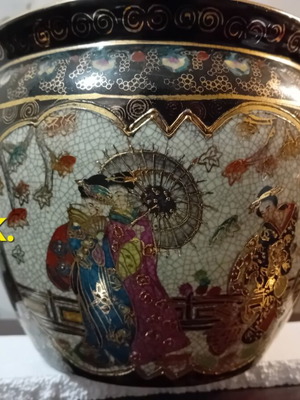 Satsuma Chinese vase used antique