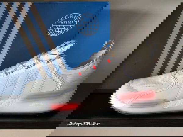 adidas NMD_R1 V3 / Μέγεθος 44, 28εκ Εσωτερική σόλα, νέα με κουτί