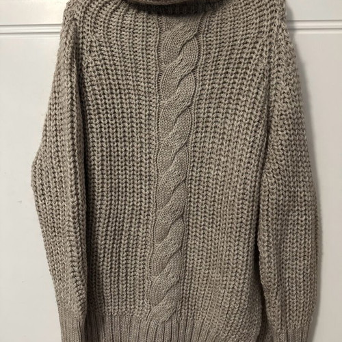 Knitted long sweater unused, excellent condition, size L, beige