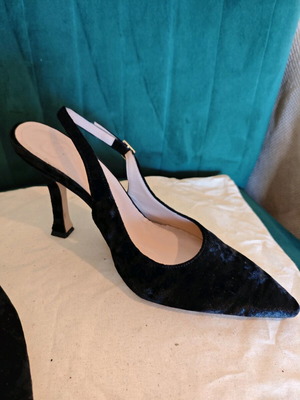 Yoox leather velour sandals like new, size 41, black