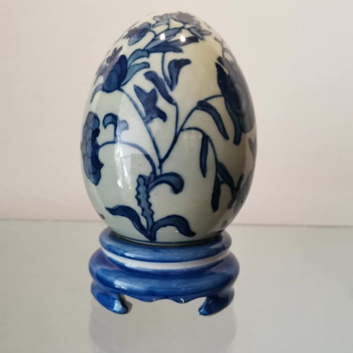 Porcelain egg used with blue designs and stand