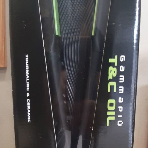 GammaPiu hair straightener new with ceramic tourmaline plates