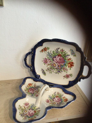 Decorative plates like new, old arts decades