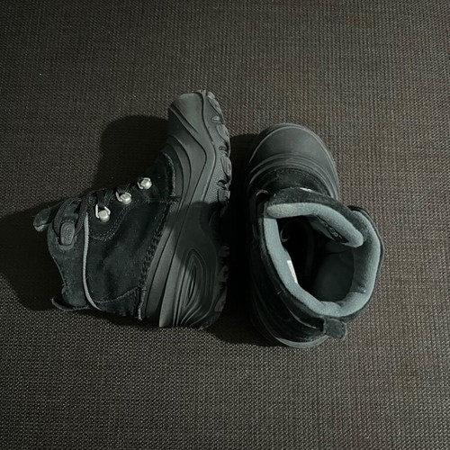 North Face Chilkat Lace II kids boots like new, size 28