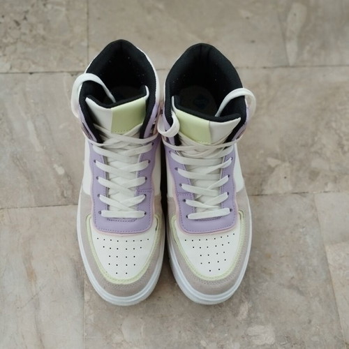 High-top sneakers like new, white with pastel purple and beige