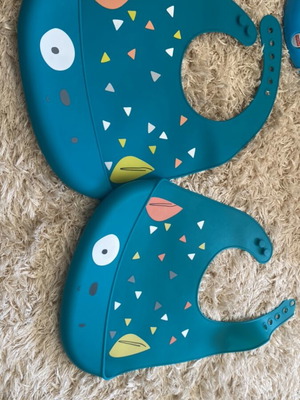 Silicone bibs like new