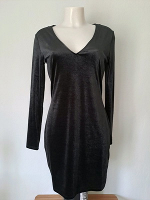 H&M Divided velvet dress black with V-neck new