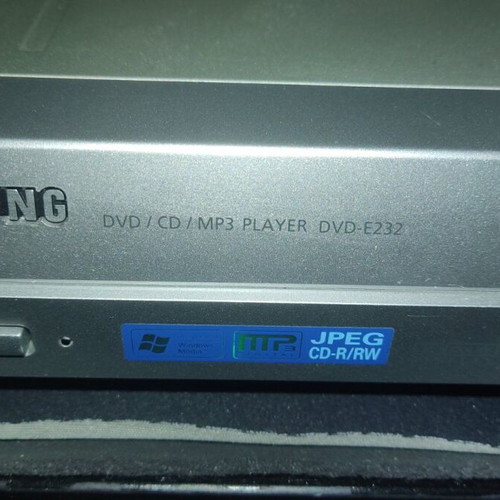 Samsung DVD player E 232 used with error, does not read discs