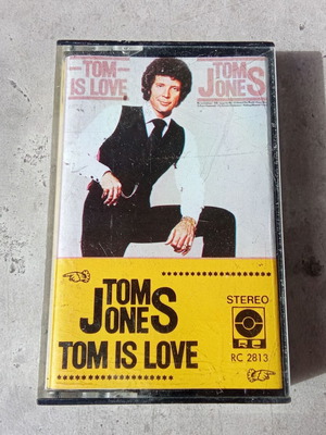 Аудиокасета Tom Jones Tom Is Love употребявана, от 1980-те