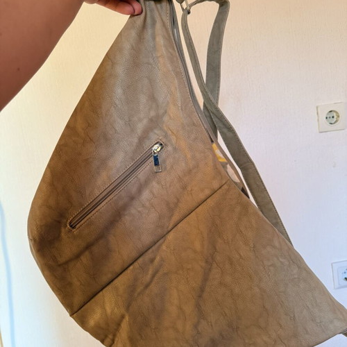 Crossbody bag beige like new with large storage space, banana style