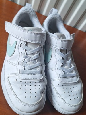 Nike kids sports shoes size 29.5 like new, white