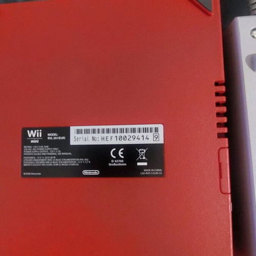 Nintendo Wii Mini like new with all cables and controllers