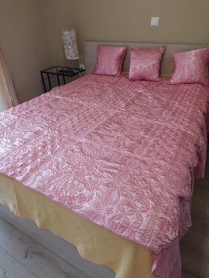 Vintage satin quilt with three small decorative pillows, like new