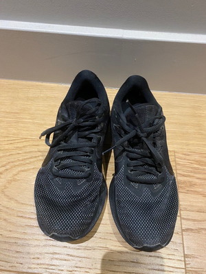 Nike athletic shoes used, size 38, black