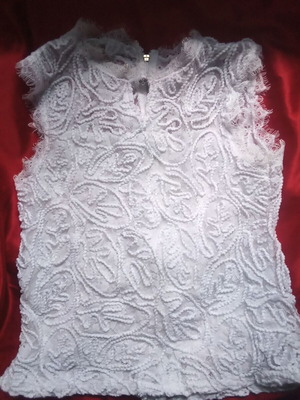 Lace blouse white color with back zipper, size M