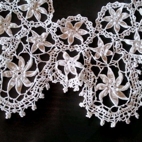 Knitted table linen new, diameter 40 cm
