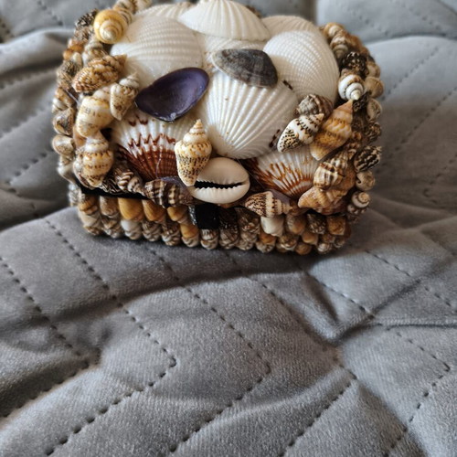 Small jewelry box decorated with seashells like new